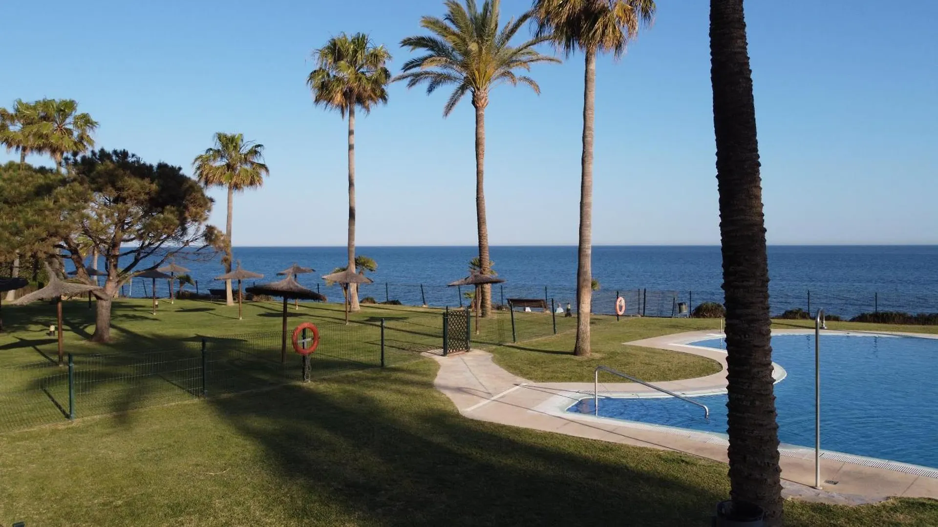 Frontline Beach Ground Floor With Privet Garden, Mi Capricho 16 Mijas Apartment