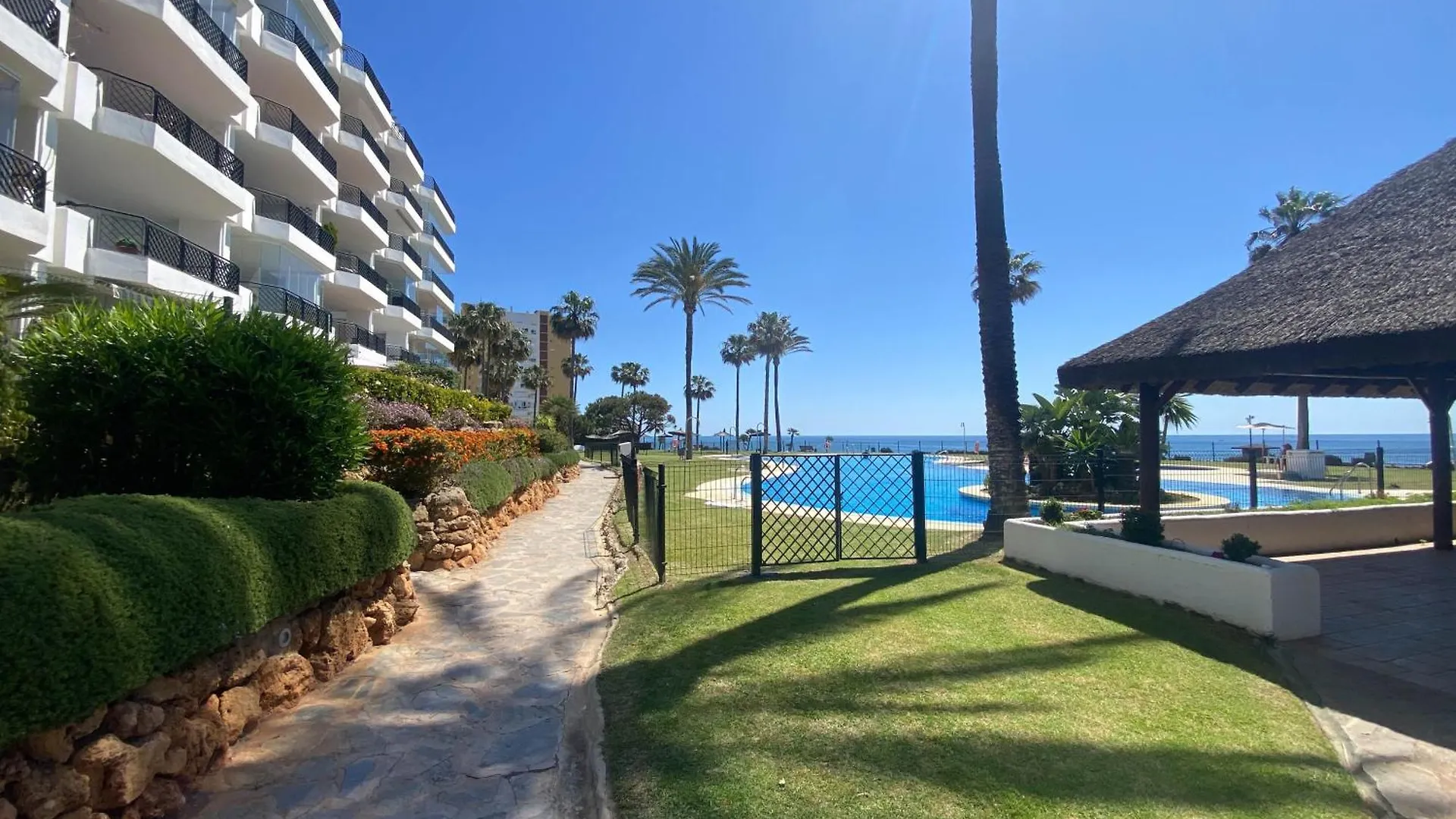 Apartment Frontline Beach Ground Floor With Privet Garden, Mi Capricho 16 Mijas