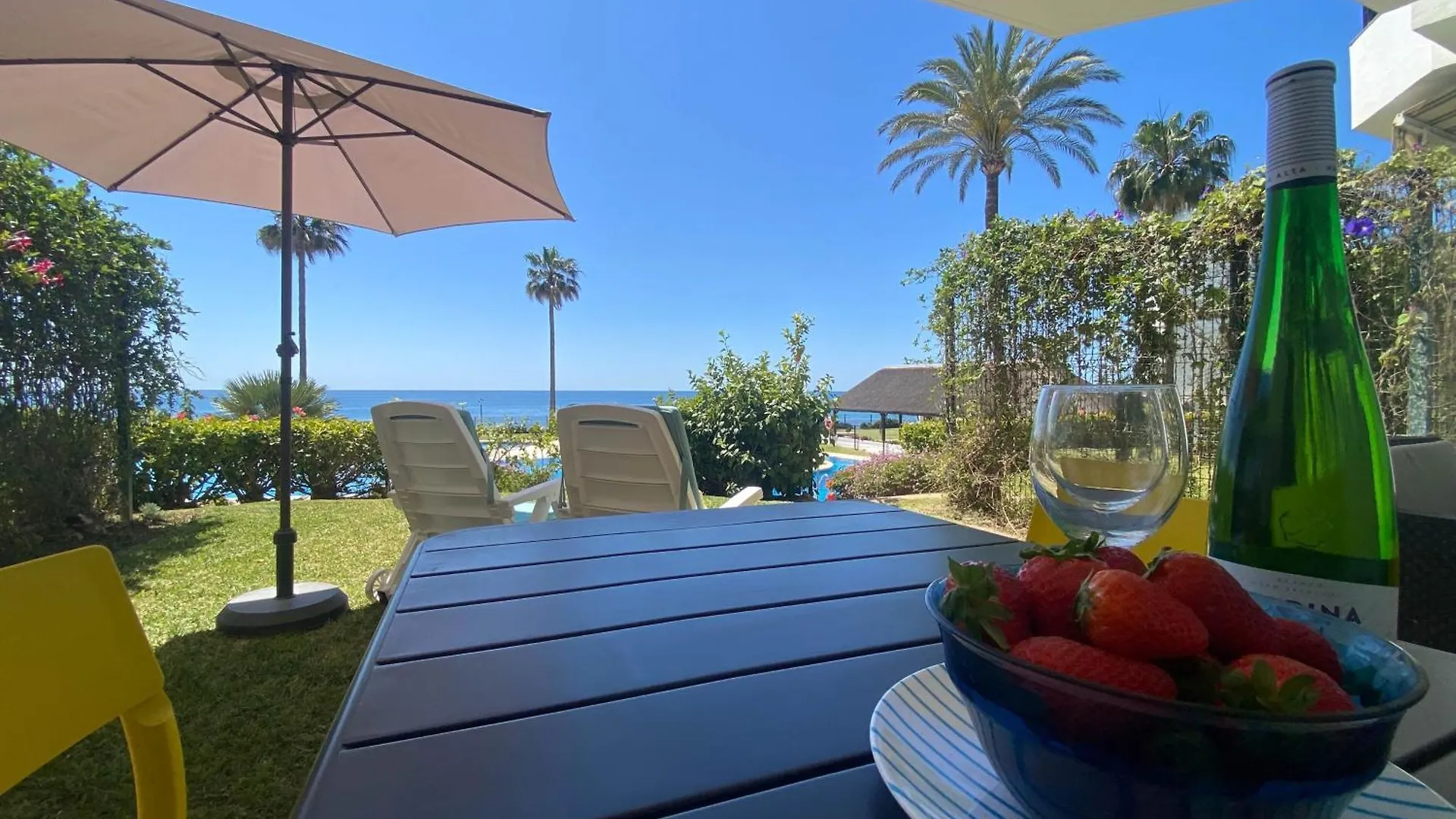 Apartment Frontline Beach Ground Floor With Privet Garden, Mi Capricho 16 Mijas