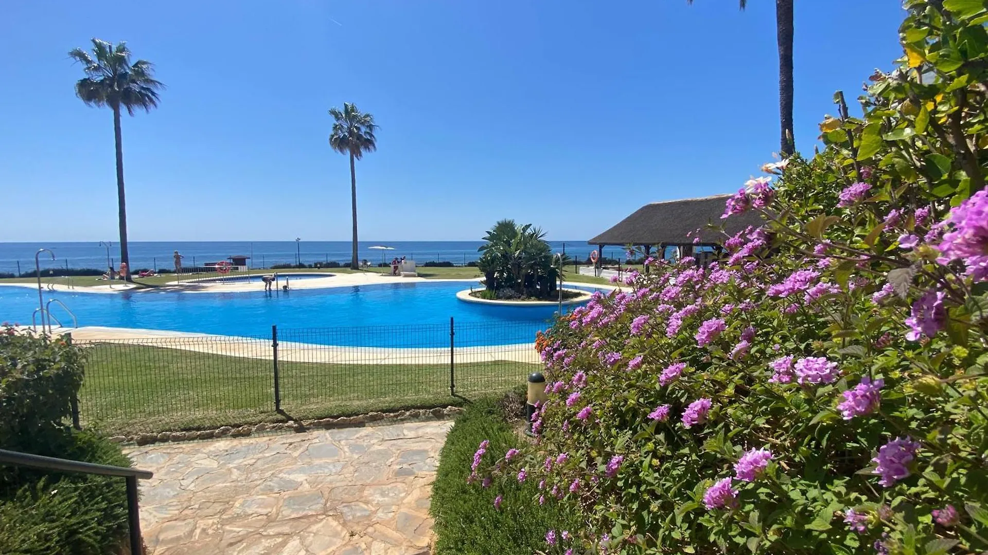 Frontline Beach Ground Floor With Privet Garden, Mi Capricho 16 Mijas Apartment